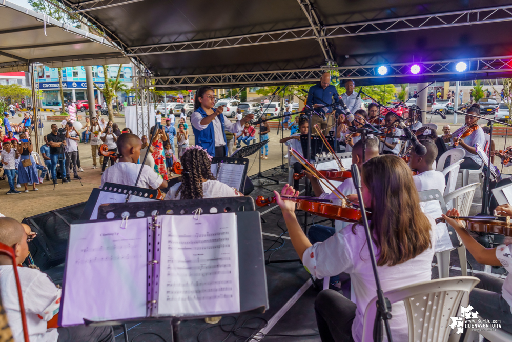 Niños, niñas y jóvenes de Buenaventura demostraron sus aptitudes musicales en el Estallido Cultural por la Paz y por la Vida