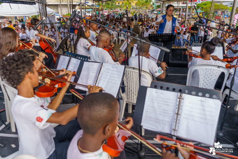 Niños, niñas y jóvenes de Buenaventura demostraron sus aptitudes musicales en el Estallido Cultural por la Paz y por la Vida