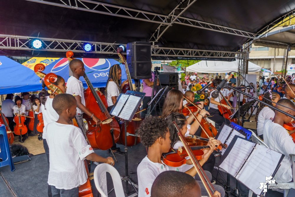 Niños, niñas y jóvenes de Buenaventura demostraron sus aptitudes musicales en el Estallido Cultural por la Paz y por la Vida