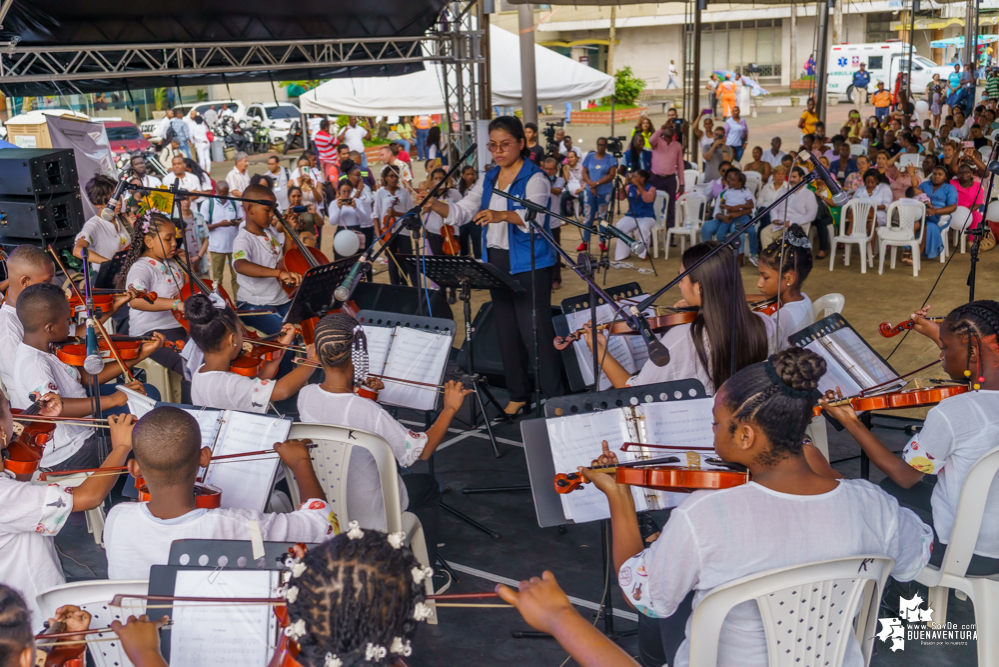 Niños, niñas y jóvenes de Buenaventura demostraron sus aptitudes musicales en el Estallido Cultural por la Paz y por la Vida