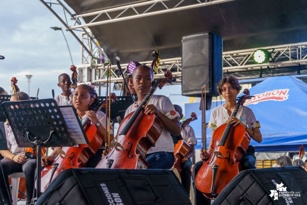 Niños, niñas y jóvenes de Buenaventura demostraron sus aptitudes musicales en el Estallido Cultural por la Paz y por la Vida