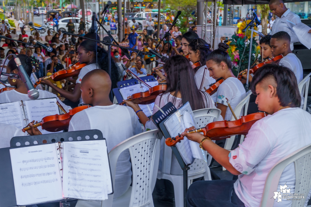 Niños, niñas y jóvenes de Buenaventura demostraron sus aptitudes musicales en el Estallido Cultural por la Paz y por la Vida
