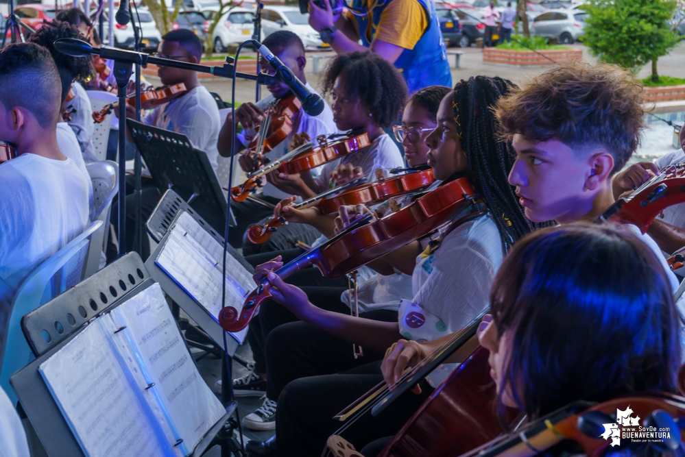 Niños, niñas y jóvenes de Buenaventura demostraron sus aptitudes musicales en el Estallido Cultural por la Paz y por la Vida