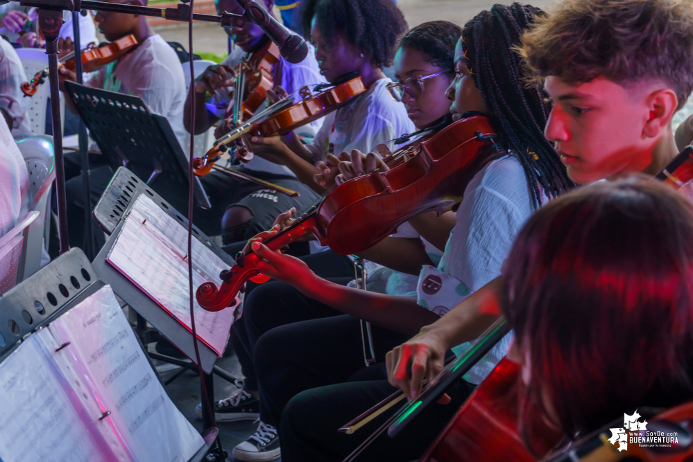 Niños, niñas y jóvenes de Buenaventura demostraron sus aptitudes musicales en el Estallido Cultural por la Paz y por la Vida