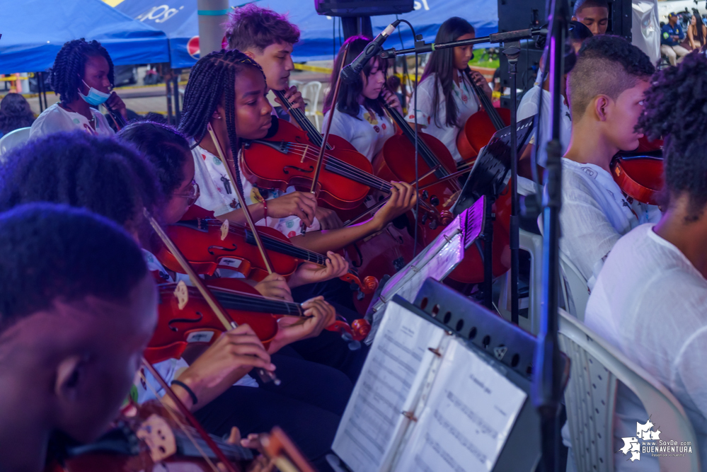Niños, niñas y jóvenes de Buenaventura demostraron sus aptitudes musicales en el Estallido Cultural por la Paz y por la Vida