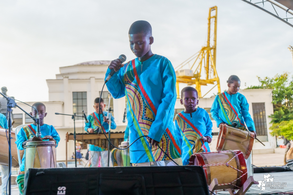 Niños, niñas y jóvenes de Buenaventura demostraron sus aptitudes musicales en el Estallido Cultural por la Paz y por la Vida