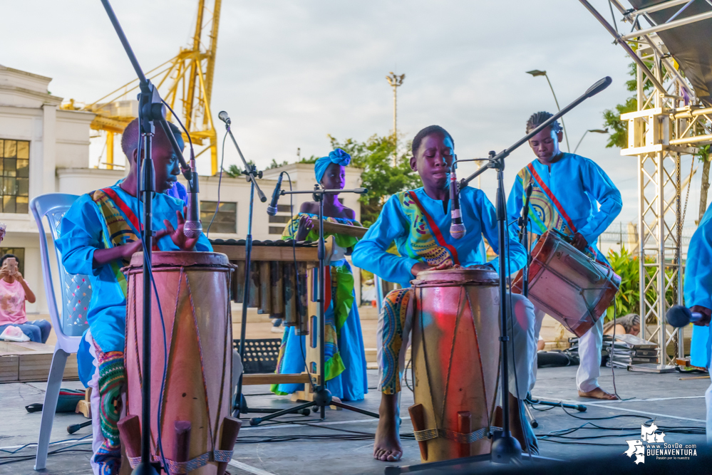 Niños, niñas y jóvenes de Buenaventura demostraron sus aptitudes musicales en el Estallido Cultural por la Paz y por la Vida