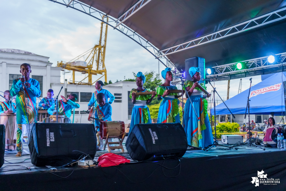 Niños, niñas y jóvenes de Buenaventura demostraron sus aptitudes musicales en el Estallido Cultural por la Paz y por la Vida