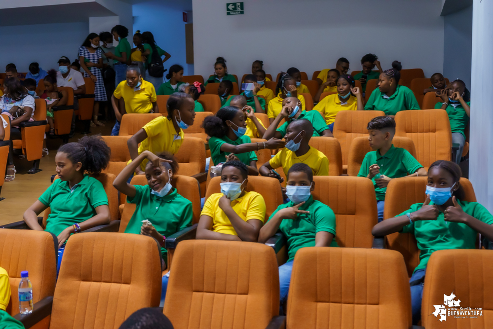 Niños, niñas y jóvenes de Buenaventura demostraron sus aptitudes musicales en el Estallido Cultural por la Paz y por la Vida
