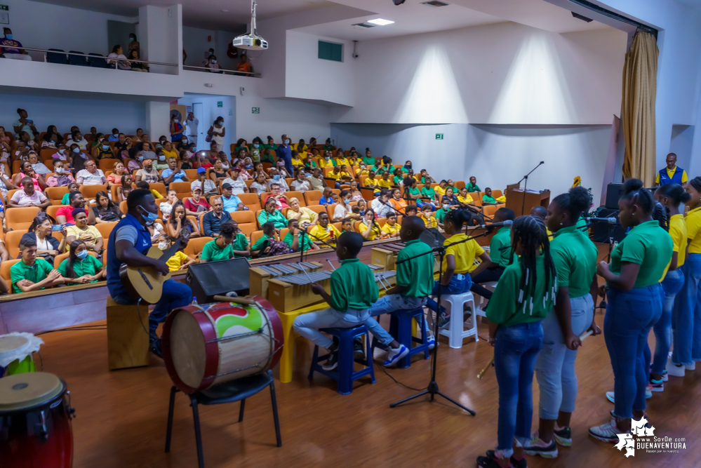 Niños, niñas y jóvenes de Buenaventura demostraron sus aptitudes musicales en el Estallido Cultural por la Paz y por la Vida