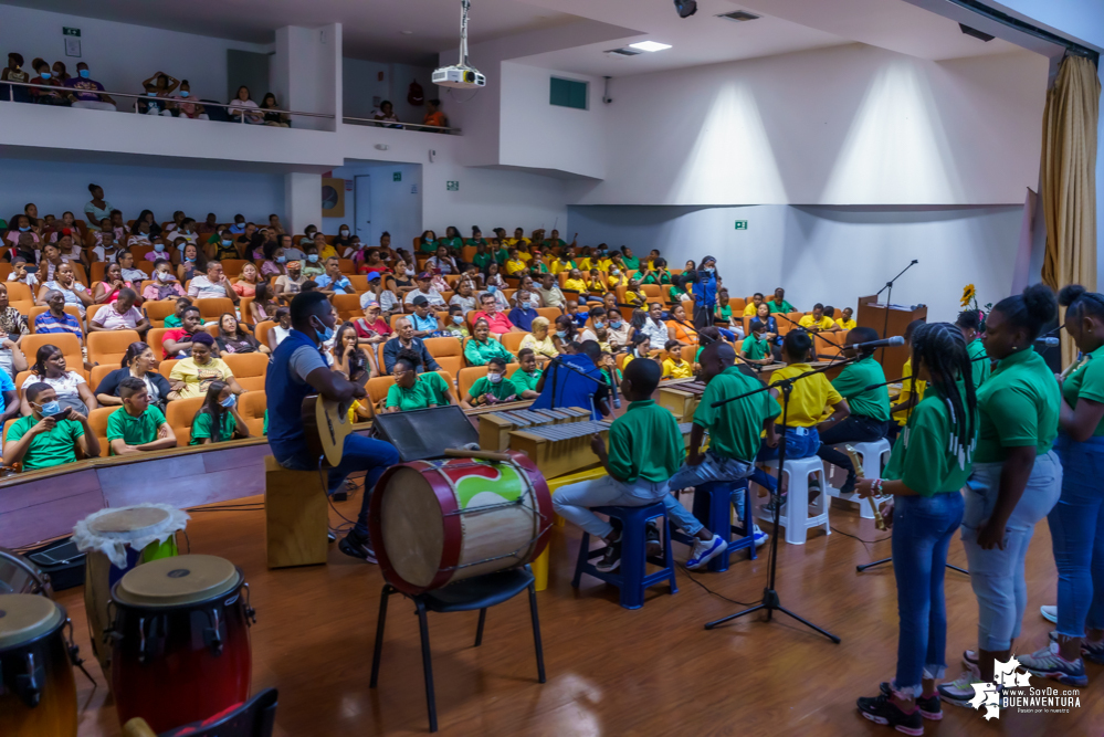 Niños, niñas y jóvenes de Buenaventura demostraron sus aptitudes musicales en el Estallido Cultural por la Paz y por la Vida