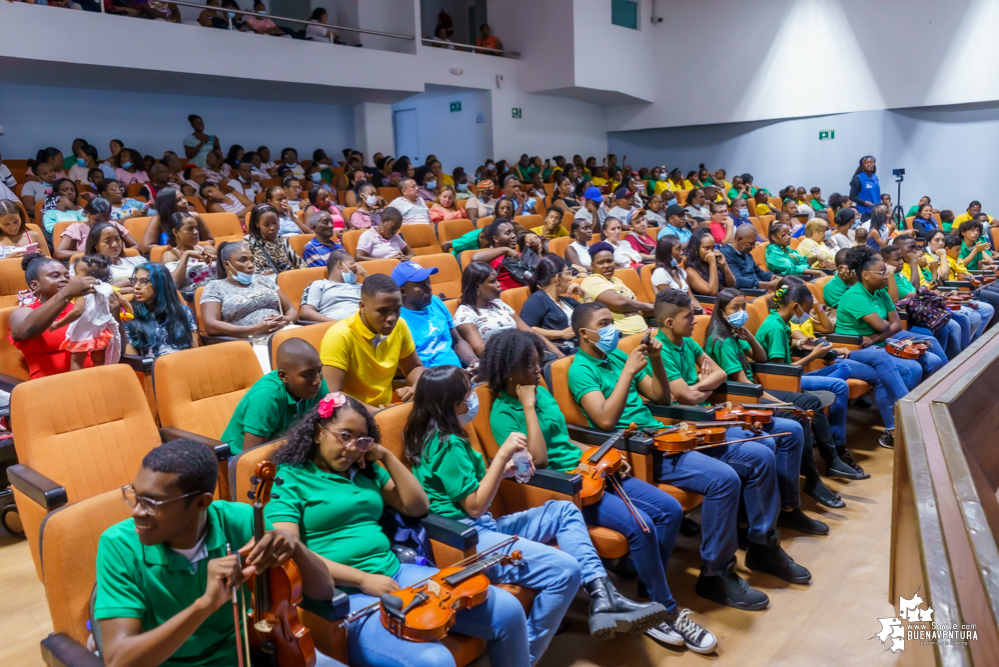 Niños, niñas y jóvenes de Buenaventura demostraron sus aptitudes musicales en el Estallido Cultural por la Paz y por la Vida