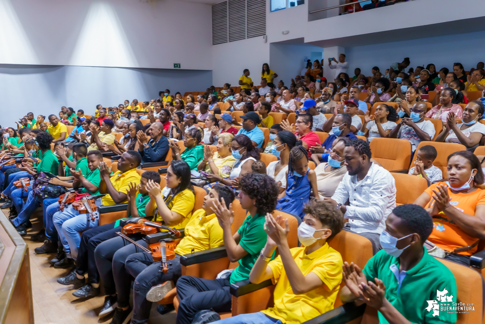 Niños, niñas y jóvenes de Buenaventura demostraron sus aptitudes musicales en el Estallido Cultural por la Paz y por la Vida
