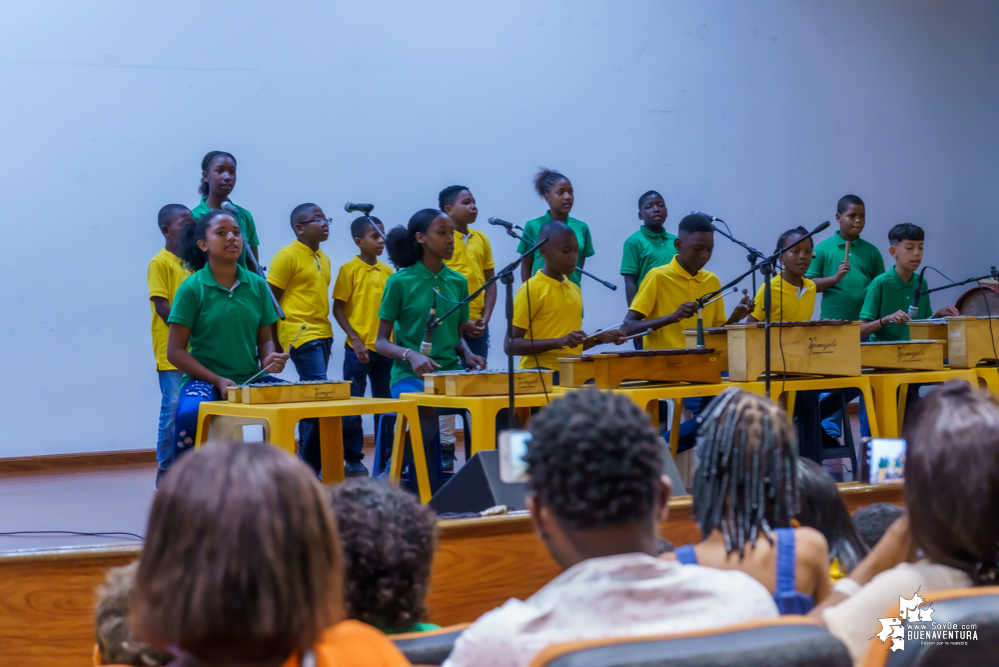 Niños, niñas y jóvenes de Buenaventura demostraron sus aptitudes musicales en el Estallido Cultural por la Paz y por la Vida