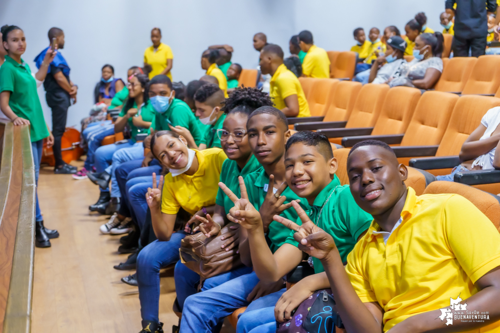 Niños, niñas y jóvenes de Buenaventura demostraron sus aptitudes musicales en el Estallido Cultural por la Paz y por la Vida