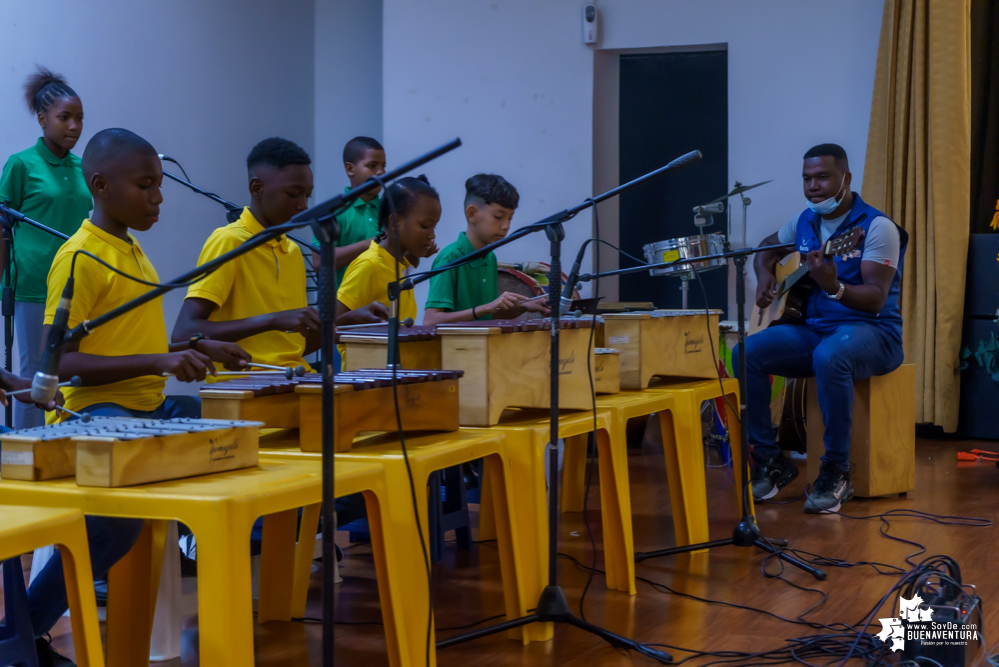 Niños, niñas y jóvenes de Buenaventura demostraron sus aptitudes musicales en el Estallido Cultural por la Paz y por la Vida