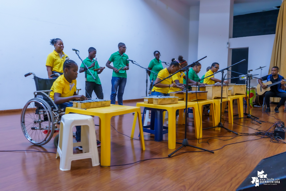 Niños, niñas y jóvenes de Buenaventura demostraron sus aptitudes musicales en el Estallido Cultural por la Paz y por la Vida