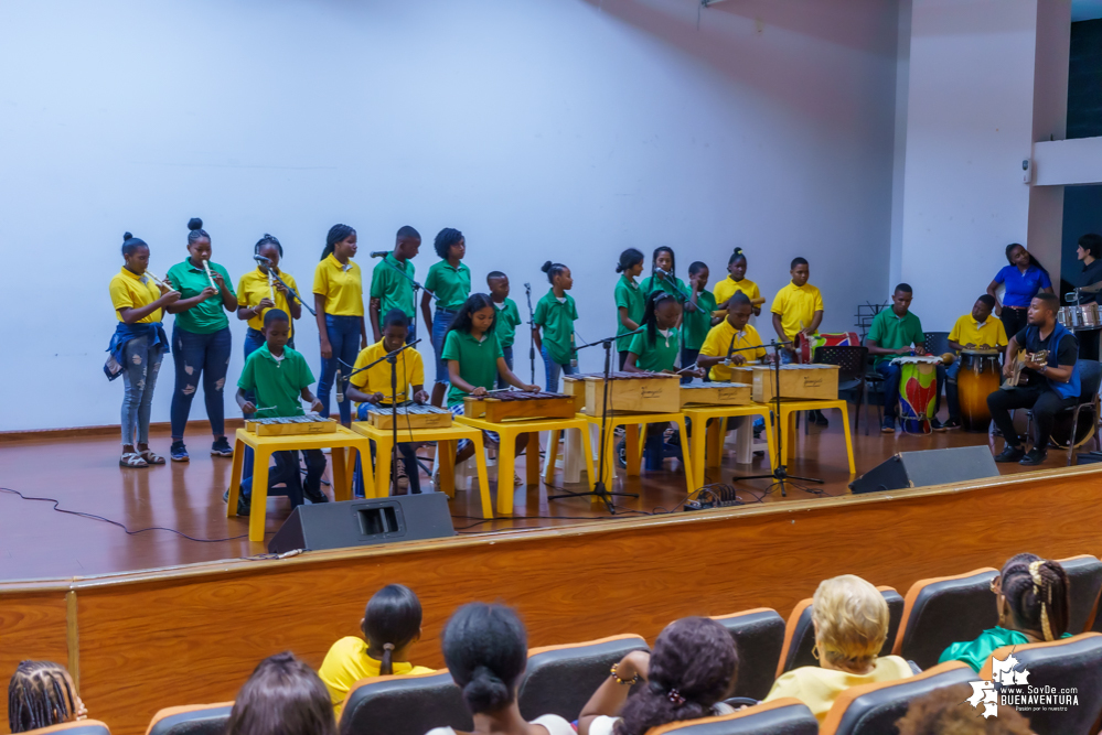 Niños, niñas y jóvenes de Buenaventura demostraron sus aptitudes musicales en el Estallido Cultural por la Paz y por la Vida