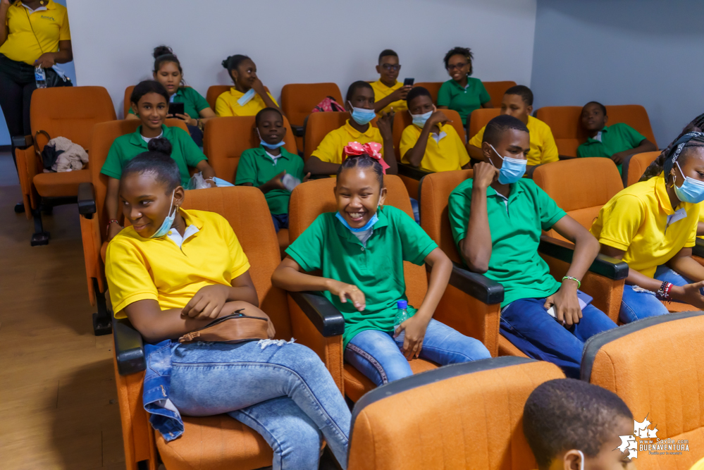 Niños, niñas y jóvenes de Buenaventura demostraron sus aptitudes musicales en el Estallido Cultural por la Paz y por la Vida