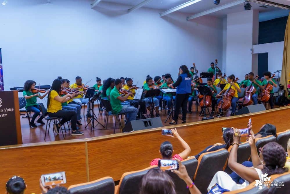 Niños, niñas y jóvenes de Buenaventura demostraron sus aptitudes musicales en el Estallido Cultural por la Paz y por la Vida