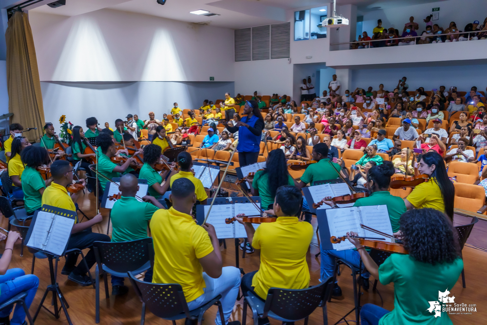 Niños, niñas y jóvenes de Buenaventura demostraron sus aptitudes musicales en el Estallido Cultural por la Paz y por la Vida