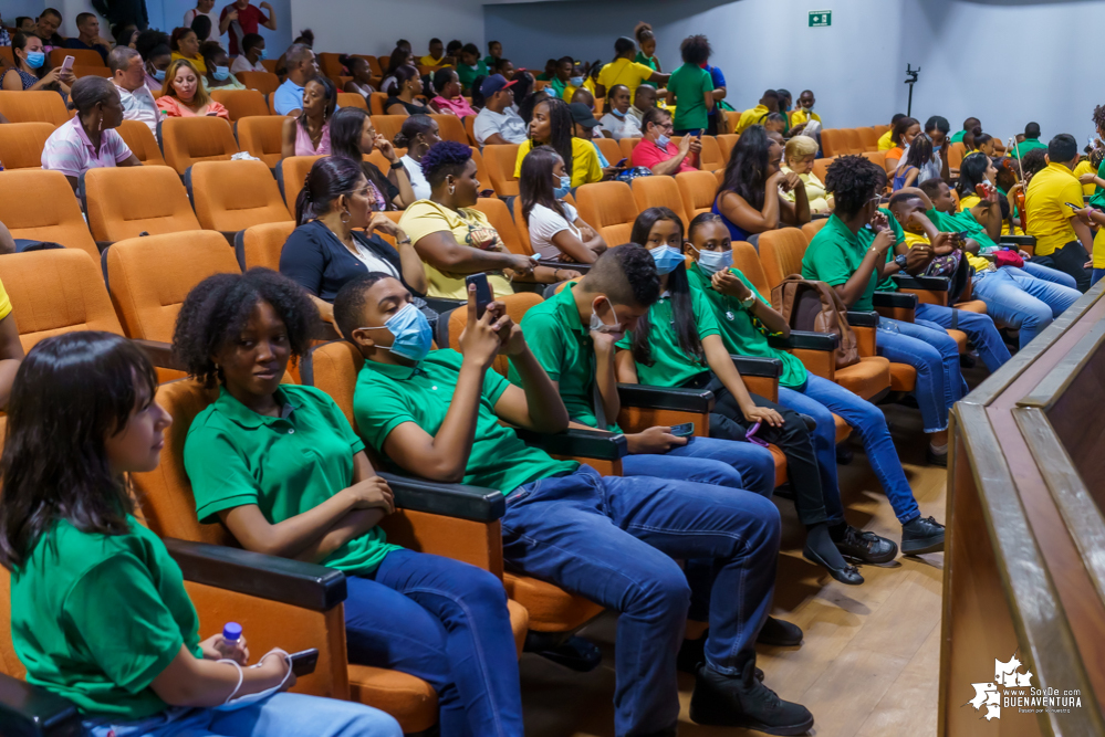Niños, niñas y jóvenes de Buenaventura demostraron sus aptitudes musicales en el Estallido Cultural por la Paz y por la Vida
