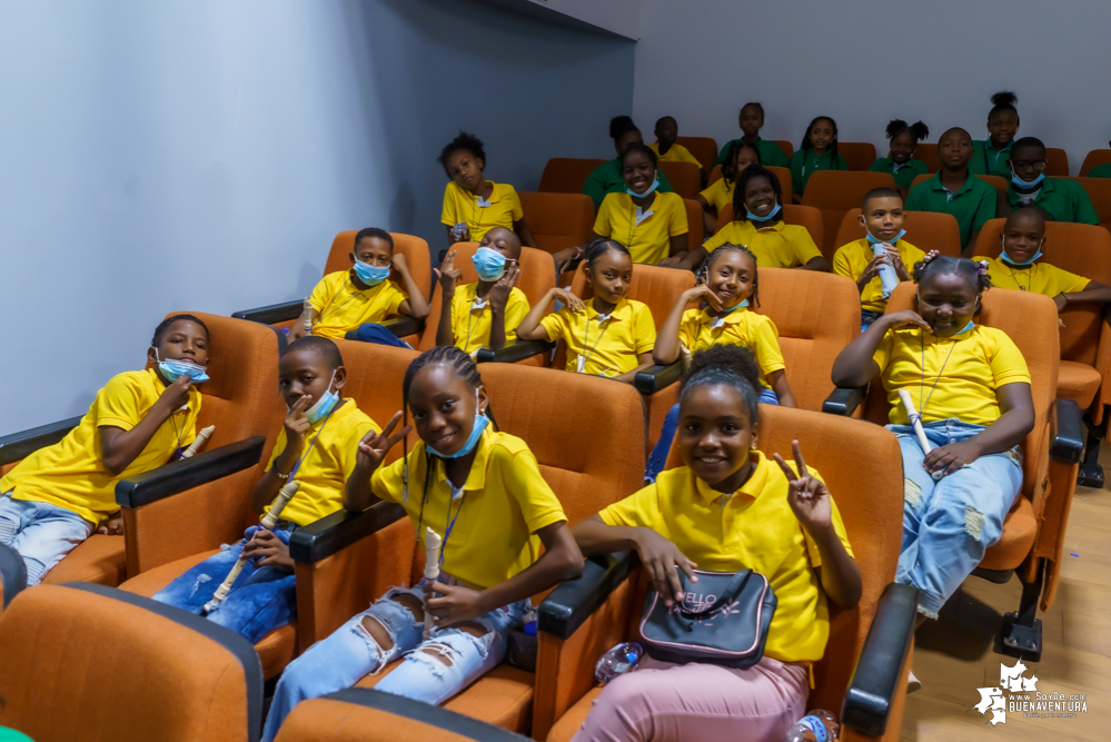 Niños, niñas y jóvenes de Buenaventura demostraron sus aptitudes musicales en el Estallido Cultural por la Paz y por la Vida