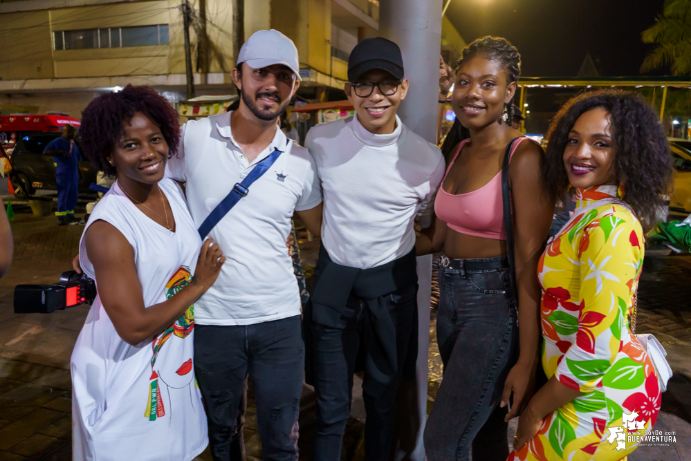 Al son de la música del pacífico y con los pañuelos arriba, inició el XXII Encuentro de Cantadores de Río