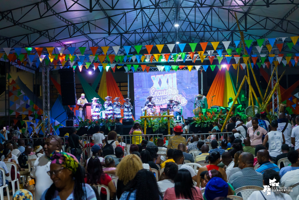 Al son de la música del pacífico y con los pañuelos arriba, inició el XXII Encuentro de Cantadores de Río