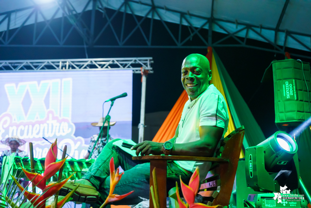 Al son de la música del pacífico y con los pañuelos arriba, inició el XXII Encuentro de Cantadores de Río