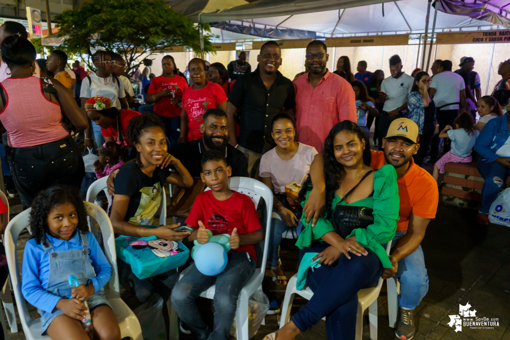 Al son de la música del pacífico y con los pañuelos arriba, inició el XXII Encuentro de Cantadores de Río