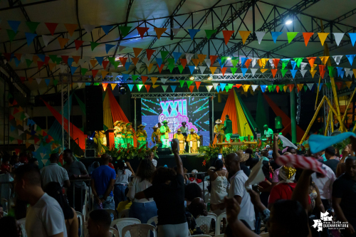 Al son de la música del pacífico y con los pañuelos arriba, inició el XXII Encuentro de Cantadores de Río