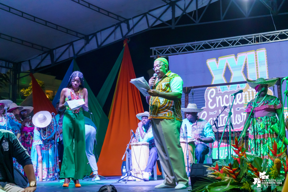 Al son de la música del pacífico y con los pañuelos arriba, inició el XXII Encuentro de Cantadores de Río