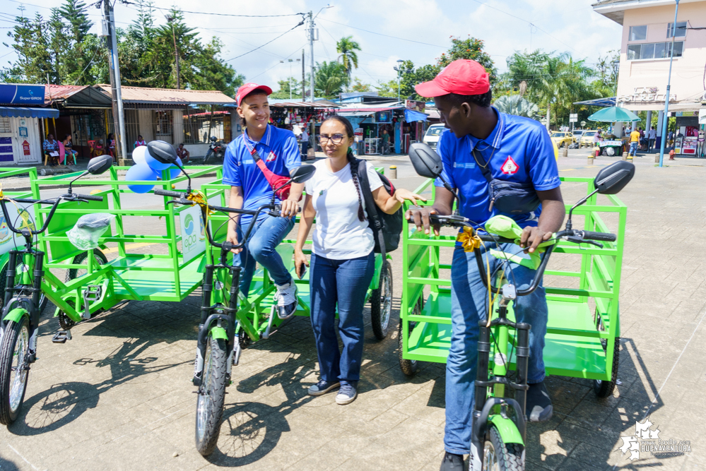 Recicladores de Buenaventura recibieron triciclos recolectores para facilitar su labor