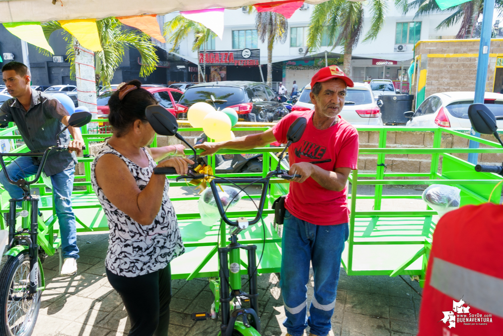 Recicladores de Buenaventura recibieron triciclos recolectores para facilitar su labor