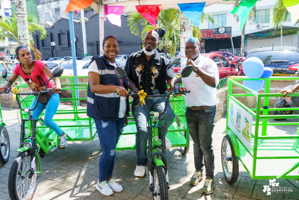 Recicladores de Buenaventura recibieron triciclos recolectores para facilitar su labor