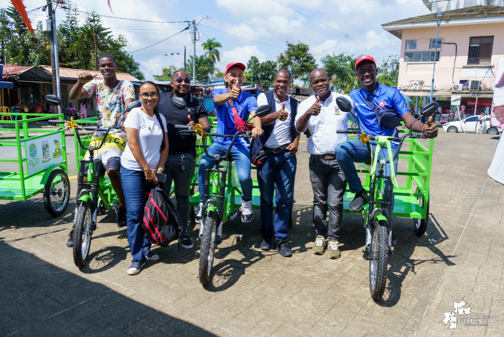 Recicladores de Buenaventura recibieron triciclos recolectores para facilitar su labor