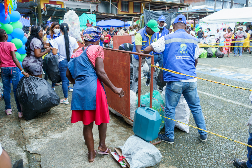 Más de 10 toneladas de residuos aprovechables fueron recuperados por el EPA Buenaventura en el barrio Juan XXIII durante el BioTrueque