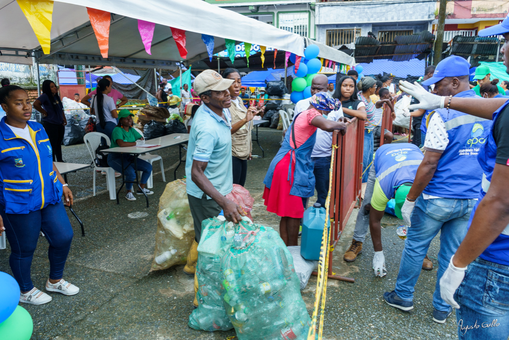 Más de 10 toneladas de residuos aprovechables fueron recuperados por el EPA Buenaventura en el barrio Juan XXIII durante el BioTrueque
