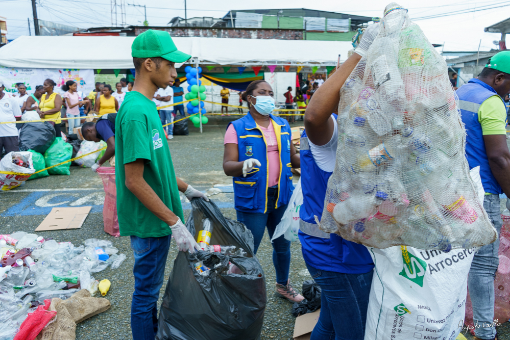 Más de 10 toneladas de residuos aprovechables fueron recuperados por el EPA Buenaventura en el barrio Juan XXIII durante el BioTrueque