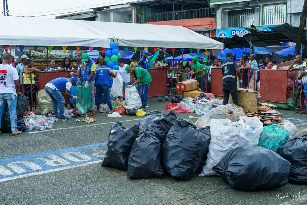 Más de 10 toneladas de residuos aprovechables fueron recuperados por el EPA Buenaventura en el barrio Juan XXIII durante el BioTrueque