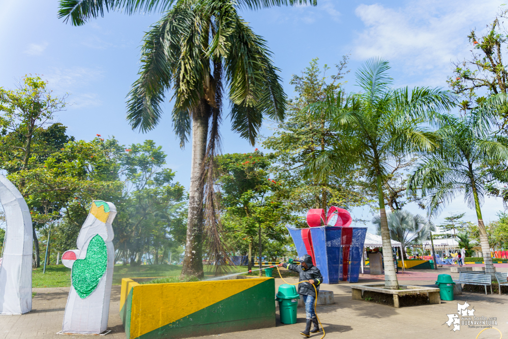 La Fundación Ideas Bahía de la Cruz dio inicio a la fumigación de las palmas y árboles en el Malecón de Buenaventura