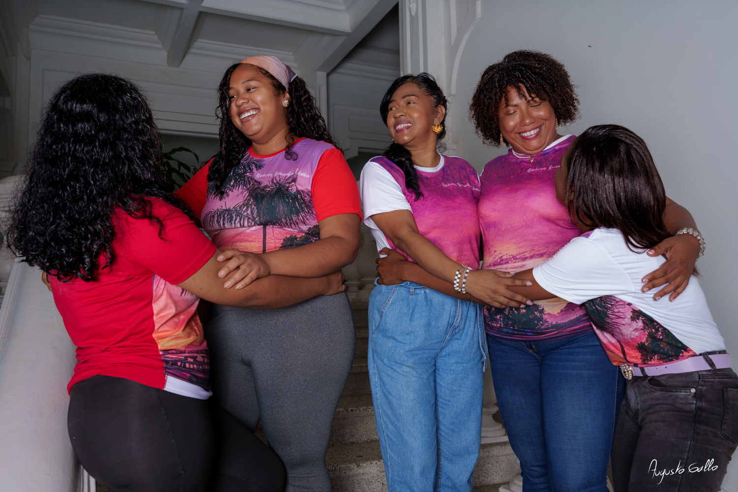 Un pequeño reconocimiento a un grupo de mujeres de Buenaventura 