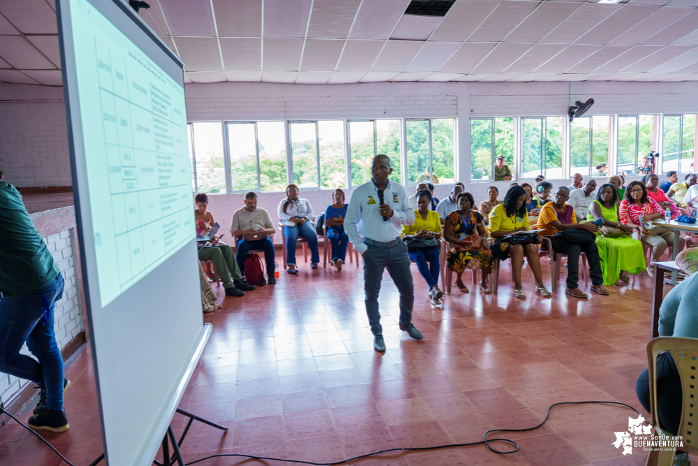 El Ministerio de Educación estableció compromisos con personeros y contralores estudiantiles de Buenaventura