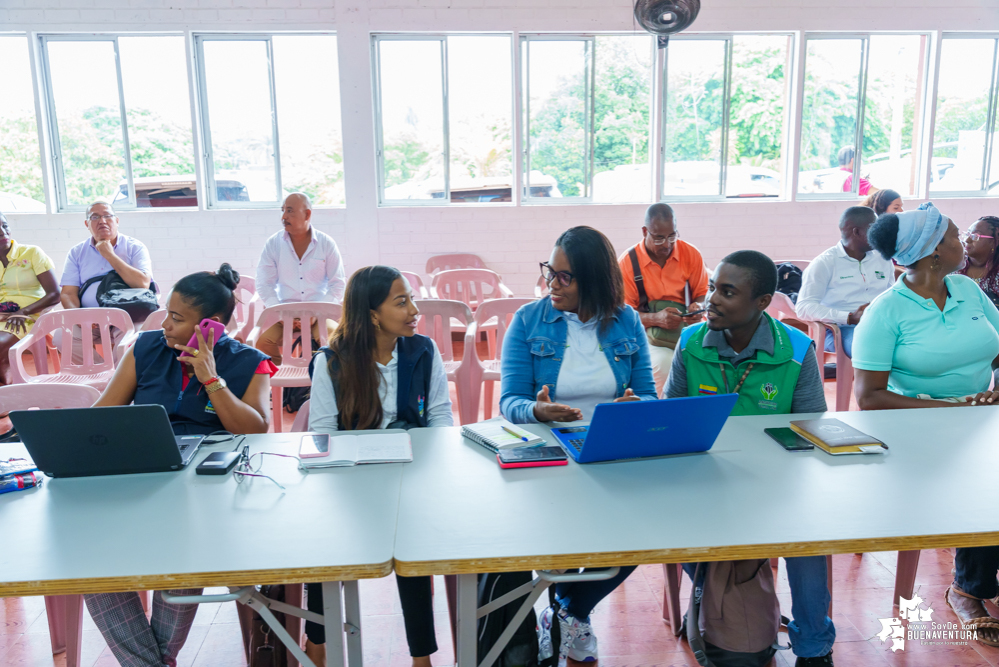 El Ministerio de Educación estableció compromisos con personeros y contralores estudiantiles de Buenaventura