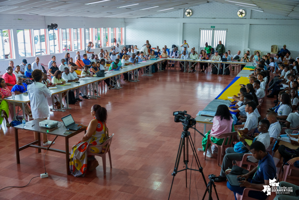 El Ministerio de Educación estableció compromisos con personeros y contralores estudiantiles de Buenaventura