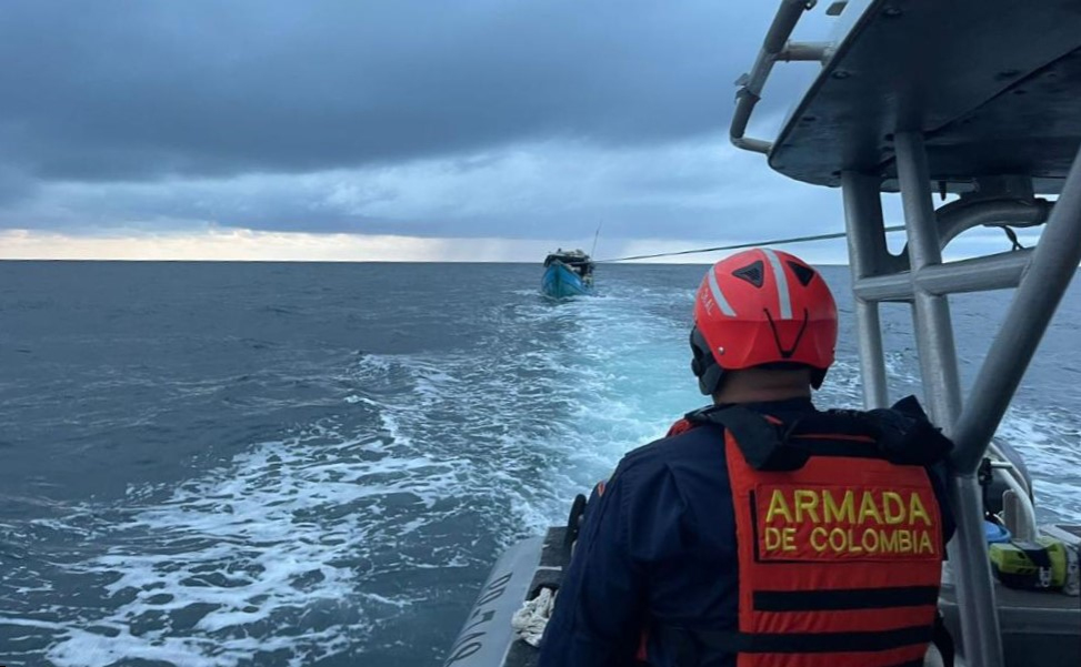 Luego de 12 horas a la deriva, fueron rescatadas cuatro personas en aguas del pacífico sur frente a Tumaco 