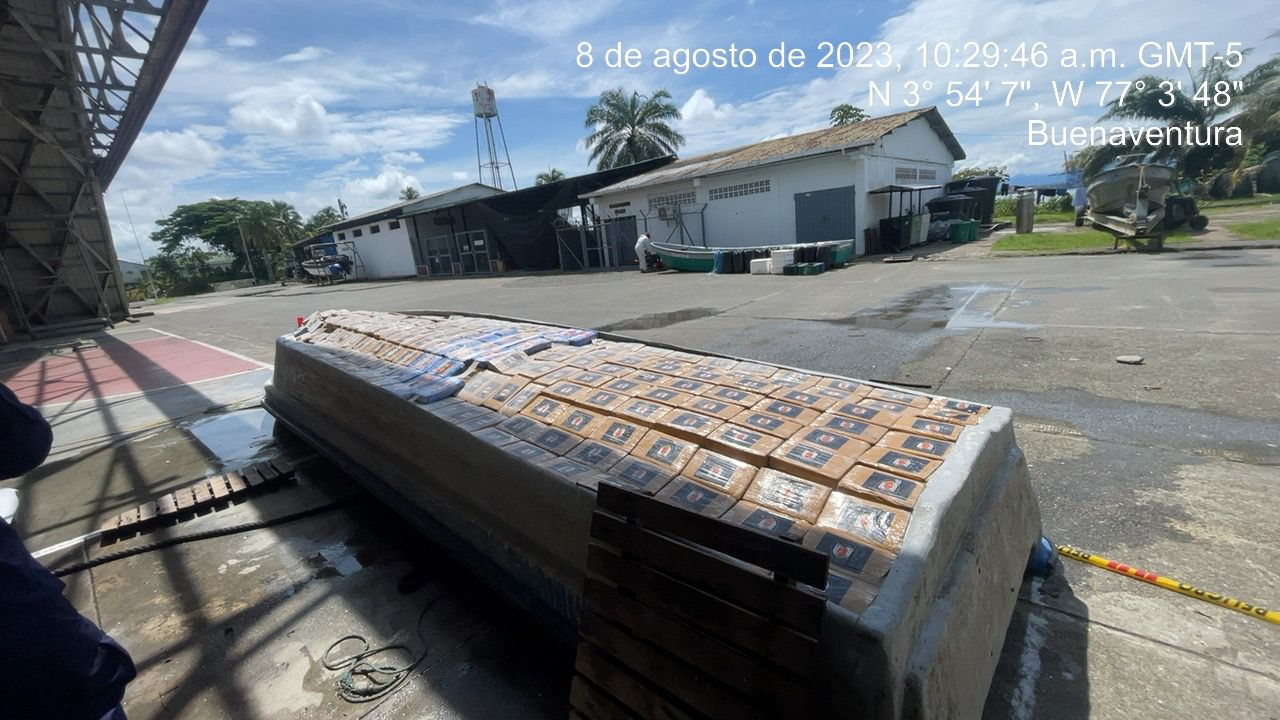 Fueron interceptadas 3 lanchas transportando de 2.4 toneladas de estupefacientes en el pacífico colombiano