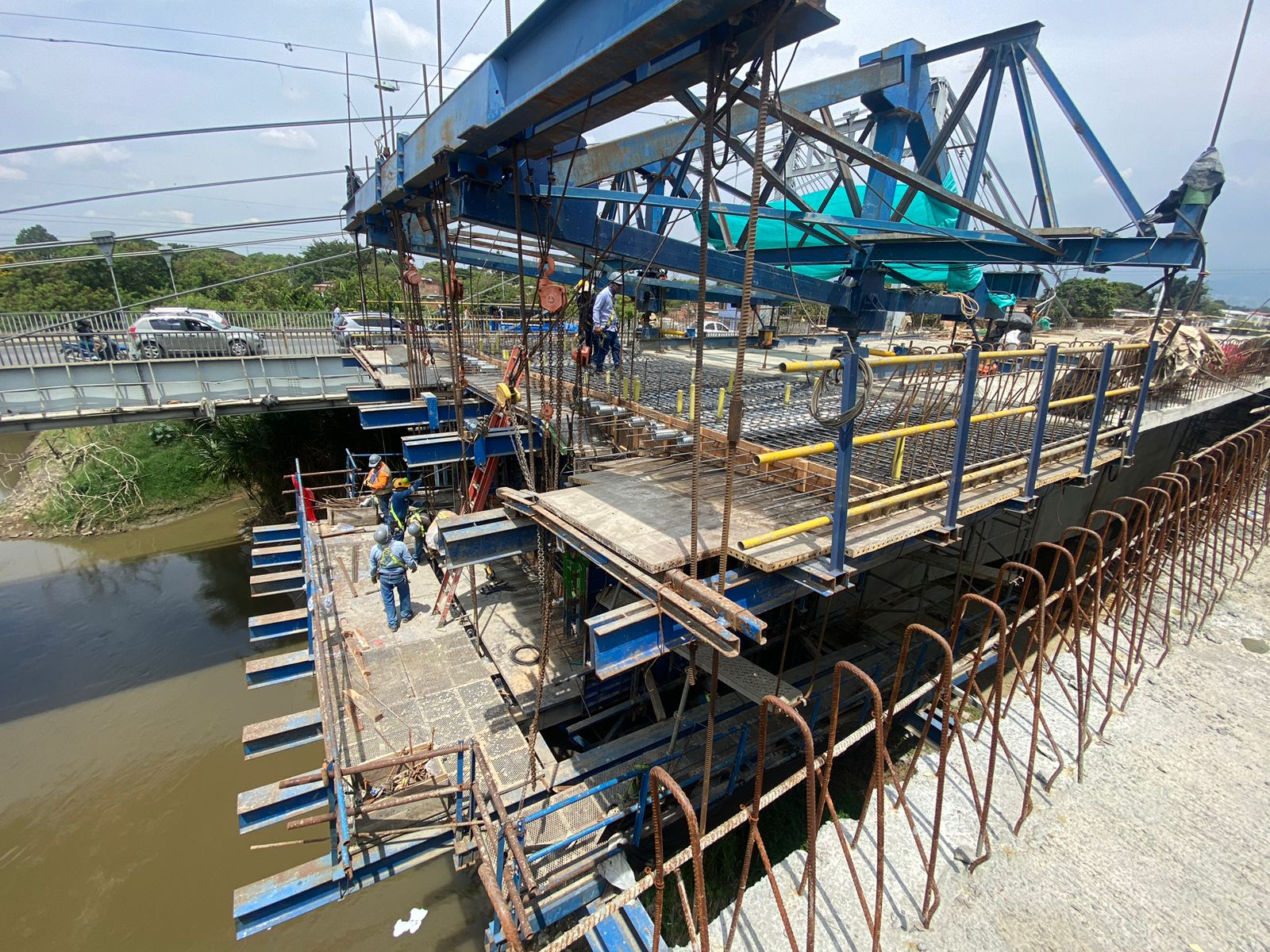 Obras del nuevo puente de Juanchito avanzan con normalidad, por control de calidad se demolerá una dovela