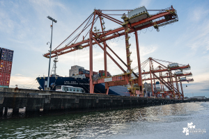 El Puerto Aguadulce recibió el buque más grande en llegar a Sudamérica